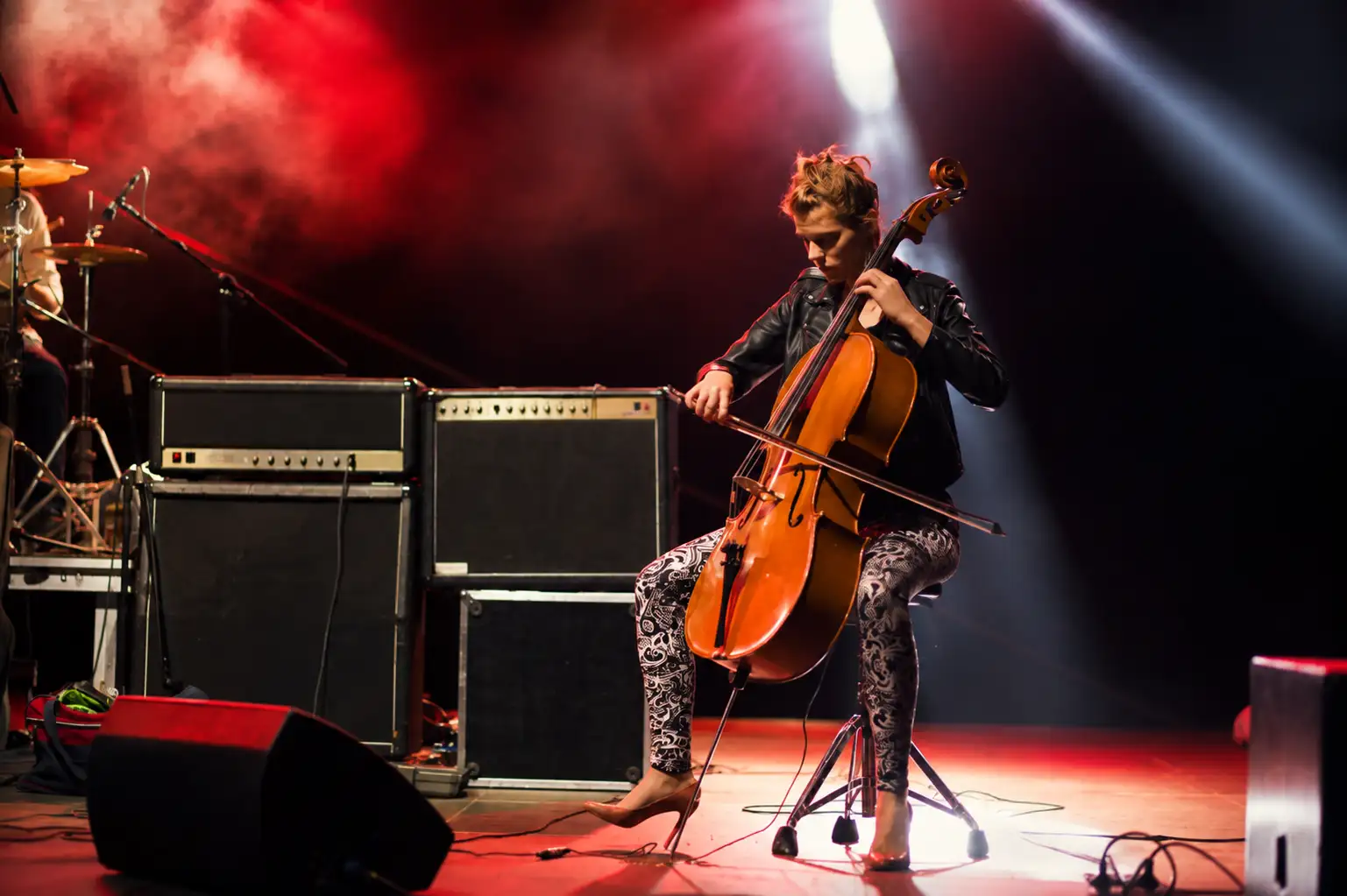 Violin and DJ electronic set